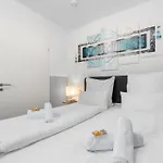 דירה Design Luxus, Vollausstattung, Neubau, 30min Hbf Leipzig 8, Naehe Flughafen, Bmw, Dhl, Amazon שקאודיטז