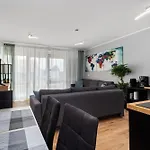 Design Luxus, Vollausstattung, Neubau, 30min Hbf Leipzig 8, Naehe Flughafen, Bmw, Dhl, Amazon *