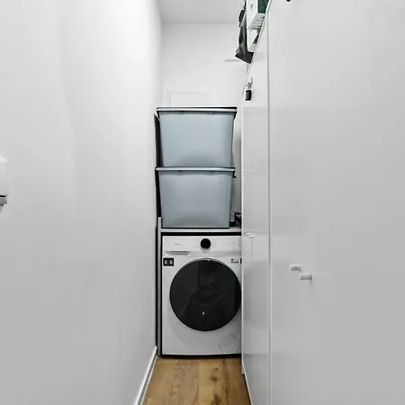 Design Luxus, Vollausstattung, Neubau, 30min Hbf Leipzig 8, Naehe Flughafen, Bmw, Dhl, Amazon アパート シュクロイディッツ
