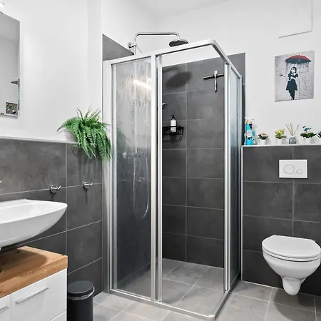 דירה Design Luxus, Vollausstattung, Neubau, 30min Hbf Leipzig 8, Naehe Flughafen, Bmw, Dhl, Amazon