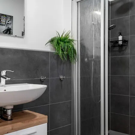 Design Luxus, Vollausstattung, Neubau, 30min Hbf Leipzig 8, Naehe Flughafen, Bmw, Dhl, Amazon