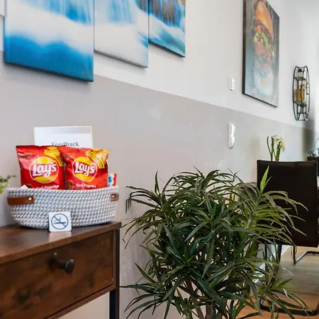 דירה Design Luxus, Vollausstattung, Neubau, 30min Hbf Leipzig 8, Naehe Flughafen, Bmw, Dhl, Amazon *