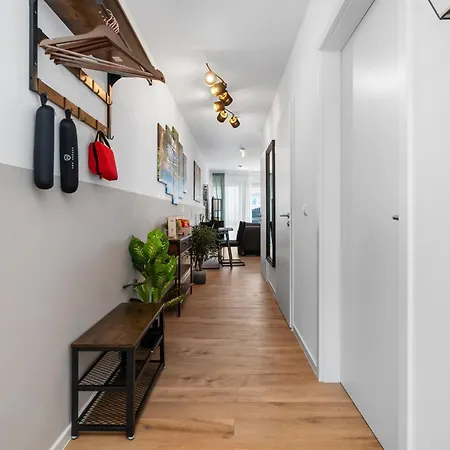 Design Luxus, Vollausstattung, Neubau, 30min Hbf Leipzig 8, Naehe Flughafen, Bmw, Dhl, Amazon