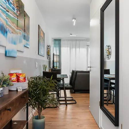 Design Luxus, Vollausstattung, Neubau, 30min Hbf Leipzig 8, Naehe Flughafen, Bmw, Dhl, Amazon Appartamento