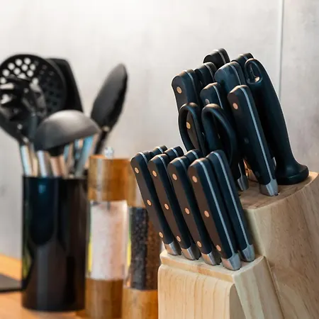 アパート Design Luxus, Vollausstattung, Neubau, 30min Hbf Leipzig 8, Naehe Flughafen, Bmw, Dhl, Amazon *